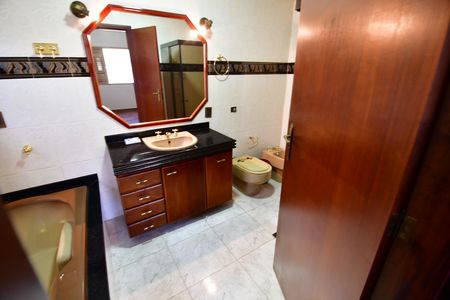 Casa à venda com 213m², 3 quartos e 4 vagasBanheiro Suíte