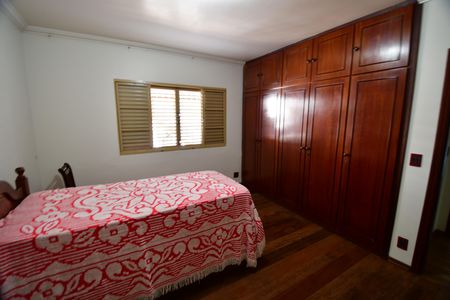 Casa à venda com 213m², 3 quartos e 4 vagasQuarto 2