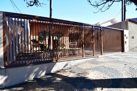 Casa à venda com 213m², 3 quartos e 4 vagasFachada
