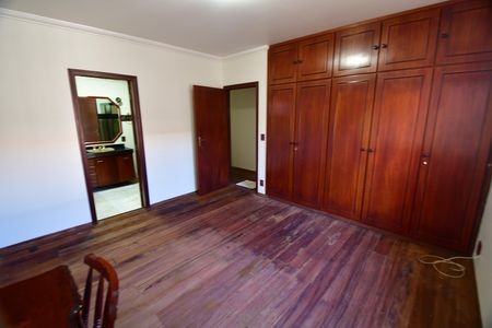 Casa à venda com 213m², 3 quartos e 4 vagasQuarto 3 - Suíte