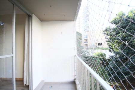 Varanda Sala de apartamento para alugar com 4 quartos, 96m² em Vila Sonia, São Paulo