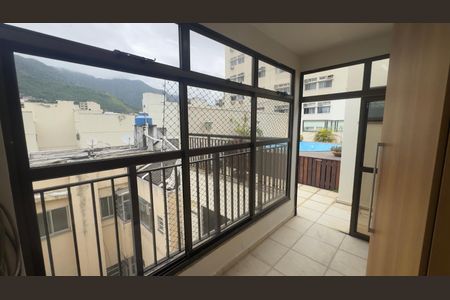 Apartamento à venda com 208m², 3 quartos e 2 vagas Apartamento à venda com 208m², 3 quartos e 2 vagasVaranda