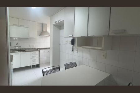 Apartamento à venda com 208m², 3 quartos e 2 vagas Apartamento à venda com 208m², 3 quartos e 2 vagasCozinha