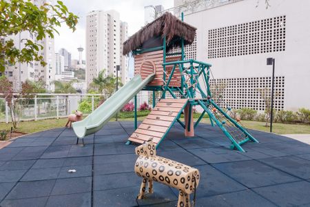 Apartamento à venda com 69m², 2 quartos e 2 vagas Apartamento à venda com 69m², 2 quartos e 2 vagasÁrea comum - Playground