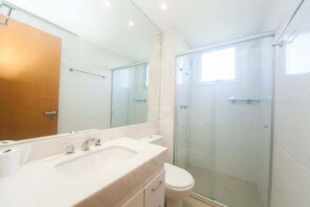 Apartamento à venda com 69m², 2 quartos e 2 vagas Apartamento à venda com 69m², 2 quartos e 2 vagasBanheiro Social