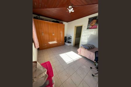 Casa à venda com 320m², 4 quartos e 2 vagas Casa à venda com 320m², 4 quartos e 2 vagasQuarto