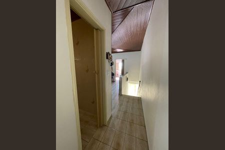 Casa à venda com 320m², 4 quartos e 2 vagas Casa à venda com 320m², 4 quartos e 2 vagasCorredor