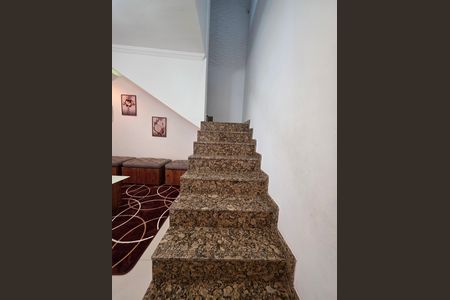 Casa para alugar com 450m², 4 quartos e 3 vagasEscada