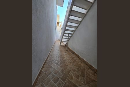 Casa para alugar com 450m², 4 quartos e 3 vagasEscada
