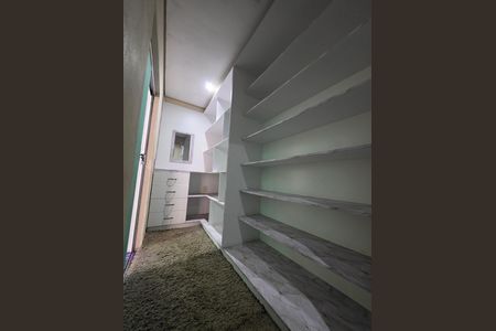 Closet de casa para alugar com 4 quartos, 450m² em Renascer, Contagem