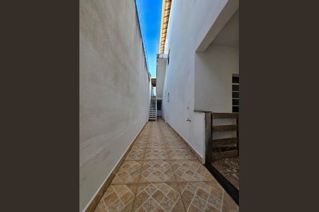 Casa para alugar com 450m², 4 quartos e 3 vagasEscada