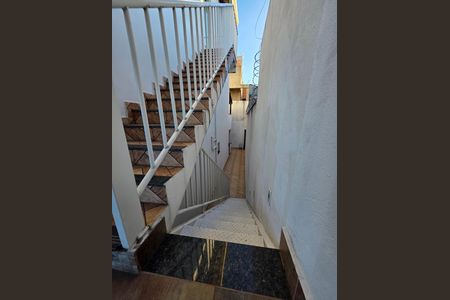 Casa para alugar com 450m², 4 quartos e 3 vagasEscada
