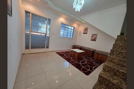 Casa para alugar com 450m², 4 quartos e 3 vagassala