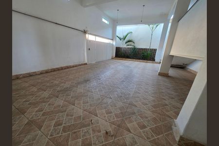 garagem de casa para alugar com 4 quartos, 450m² em Renascer, Contagem