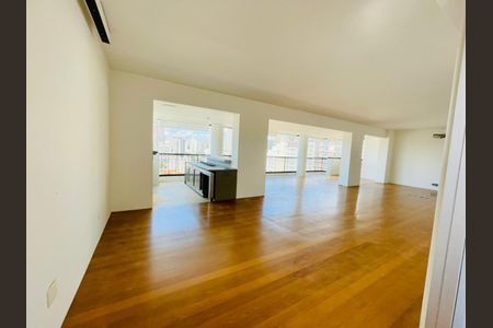 Apartamento à venda com 215m², 4 quartos e 4 vagas