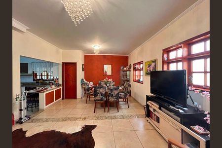 Casa à venda com 195m², 3 quartos e 4 vagas