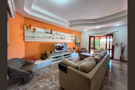 Casa à venda com 340m², 4 quartos e 4 vagas