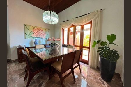 Casa à venda com 340m², 4 quartos e 4 vagas