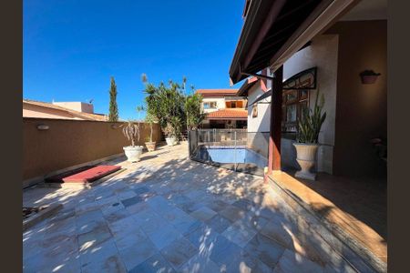 Casa à venda com 340m², 4 quartos e 4 vagas