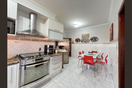 Casa à venda com 340m², 4 quartos e 4 vagas