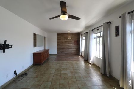 Sala de casa para alugar com 3 quartos, 208m² em Jardim Rubilene, Diadema