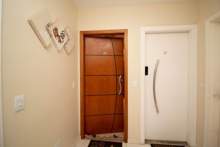 Apartamento para alugar com 68m², 2 quartos e 1 vaga Apartamento para alugar com 68m², 2 quartos e 1 vagaHall de entrada