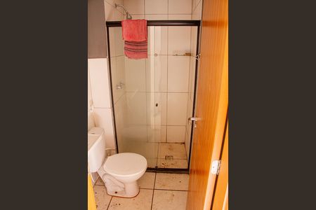 Banheiro de apartamento para alugar com 2 quartos, 45m² em Santa Cruz, Rio de Janeiro