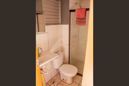 Banheiro de apartamento para alugar com 2 quartos, 45m² em Santa Cruz, Rio de Janeiro