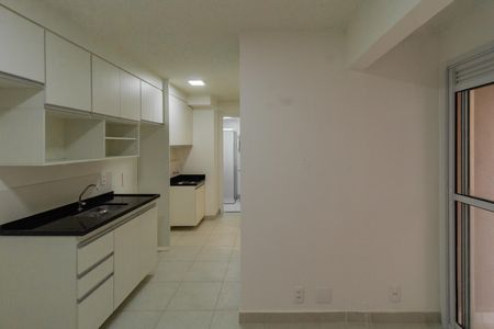 Sala de apartamento para alugar com 2 quartos, 37m² em Parque Industrial Tomas Edson, São Paulo