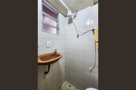 Casa de condomínio para alugar com 61m², 2 quartos e sem vaga Casa de condomínio para alugar com 61m², 2 quartos e sem vagaBanheiro da suíte