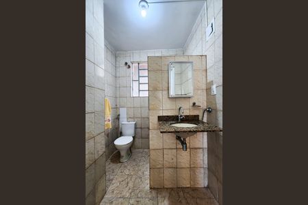 Casa de condomínio para alugar com 61m², 2 quartos e sem vaga Casa de condomínio para alugar com 61m², 2 quartos e sem vagaBanheiro social