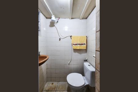 Casa de condomínio para alugar com 61m², 2 quartos e sem vaga Casa de condomínio para alugar com 61m², 2 quartos e sem vagaBanheiro da suíte