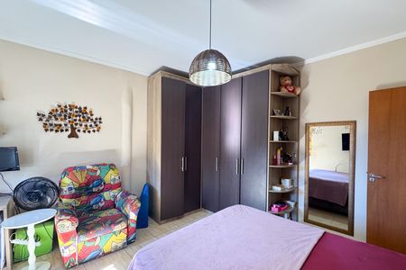 Casa à venda com 700m², 5 quartos e 2 vagasSuíte 