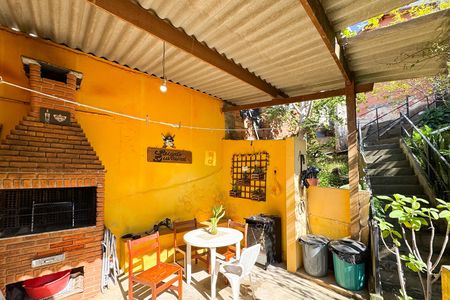 Casa à venda com 700m², 5 quartos e 2 vagasÁrea - Churrasqueira