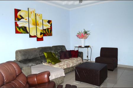 Casa para alugar com 350m², 4 quartos e 5 vagasSala