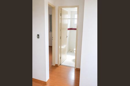 Corredor de apartamento para alugar com 2 quartos, 49m² em São Domingos, São Paulo