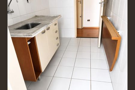 Cozinha de apartamento para alugar com 2 quartos, 49m² em São Domingos, São Paulo