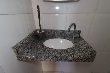 Apartamento para alugar com 51m², 2 quartos e 1 vagaBanheiro - Pia