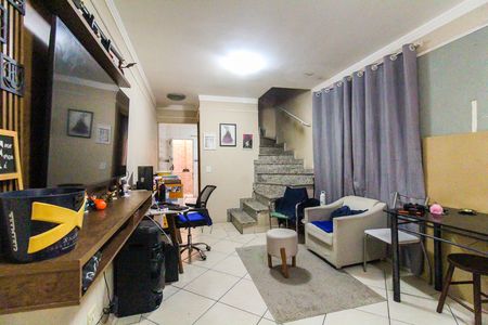 Sala de casa de condomínio à venda com 2 quartos, 72m² em Vila Carmosina, São Paulo
