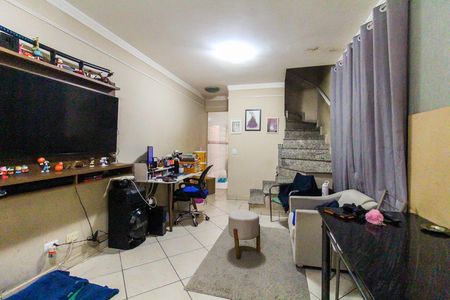 Sala de casa de condomínio à venda com 2 quartos, 72m² em Vila Carmosina, São Paulo
