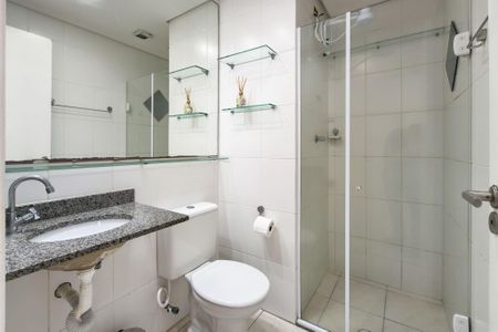 Apartamento para alugar com 72m², 2 quartos e 1 vaga Apartamento para alugar com 72m², 2 quartos e 1 vagaBanheiro da Suíte