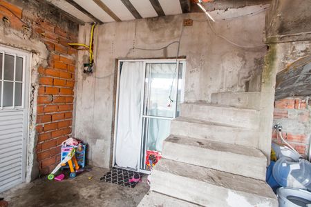 Casa à venda com 96m², 2 quartos e 3 vagasEscada