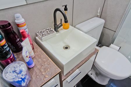 Apartamento à venda com 48m², 2 quartos e 1 vaga Apartamento à venda com 48m², 2 quartos e 1 vagaBanheiro