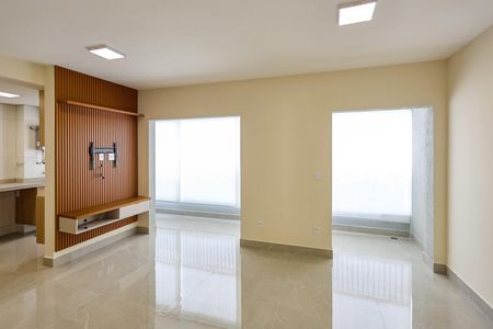 Apartamento para alugar com 76m², 2 quartos e 2 vagas Apartamento para alugar com 76m², 2 quartos e 2 vagasSacada sala - persiana