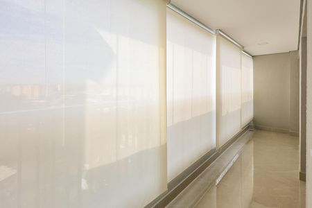Apartamento para alugar com 76m², 2 quartos e 2 vagas Apartamento para alugar com 76m², 2 quartos e 2 vagasSacada sala - persiana