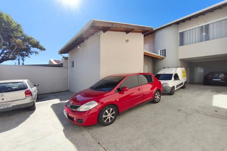 Casa à venda com 251m², 4 quartos e 6 vagas Casa à venda com 251m², 4 quartos e 6 vagasQuintal - Garagem