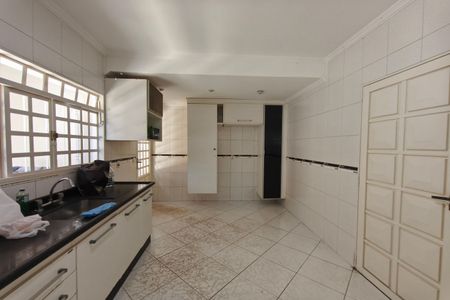 Casa à venda com 251m², 4 quartos e 6 vagas Casa à venda com 251m², 4 quartos e 6 vagasCozinha