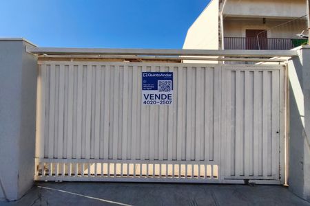 Casa à venda com 251m², 4 quartos e 6 vagas Casa à venda com 251m², 4 quartos e 6 vagasPLACA INSTALADA NA FACHADA