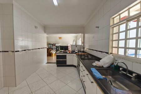Casa à venda com 251m², 4 quartos e 6 vagas Casa à venda com 251m², 4 quartos e 6 vagasCozinha