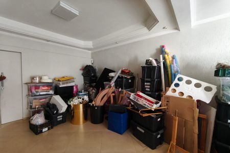 Casa à venda com 251m², 4 quartos e 6 vagas Casa à venda com 251m², 4 quartos e 6 vagasSala